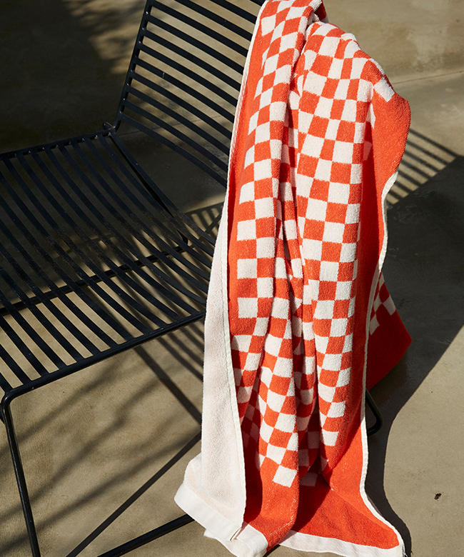 Baina organic cotton bath towel in roman red and white check
