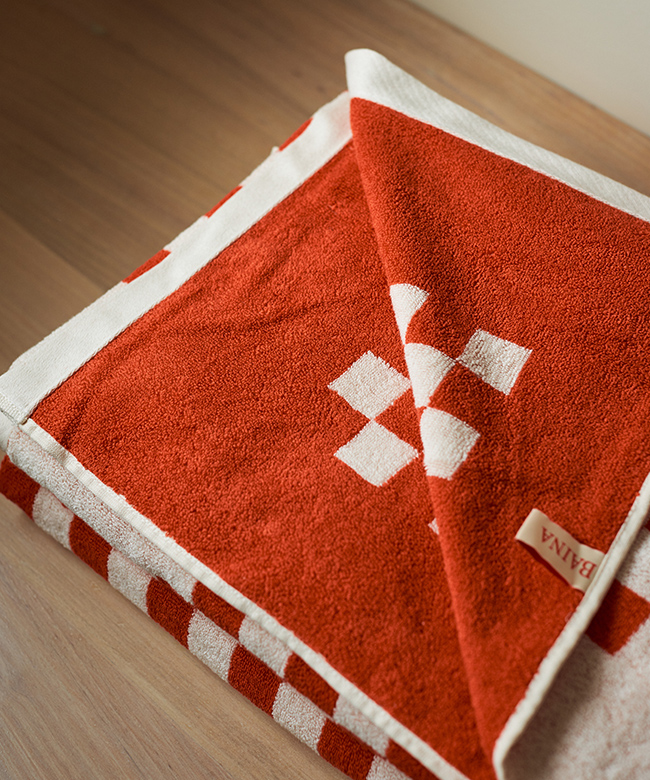 Baina organic cotton bath towel in roman red and white check