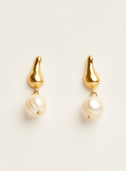ethical sustainable recycled jewellery carolina de barros pera pearl drop gold earrings