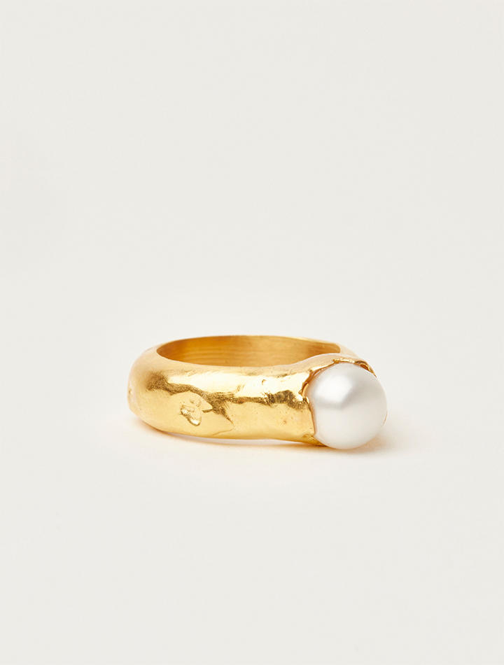 ethical sustainable recycled jewellery carolina de barros perla pearl and gold ring