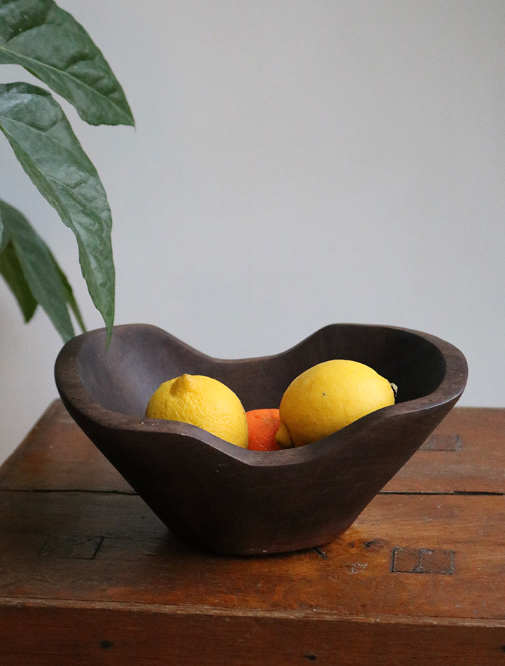 Reve en vert exclusive collection with vintage shop Eesome vintage wooden bowl