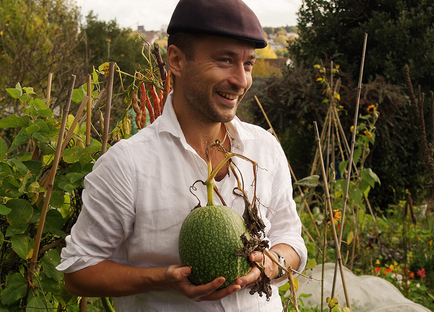 Reve en vert a sustainable life with interview robert mann regenerative gardener from London