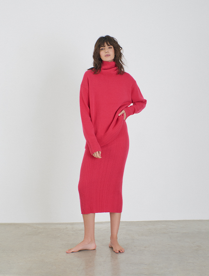 leap-concept-pink-cashmere-turtleneck-sweater-product-image-model-standing-pose