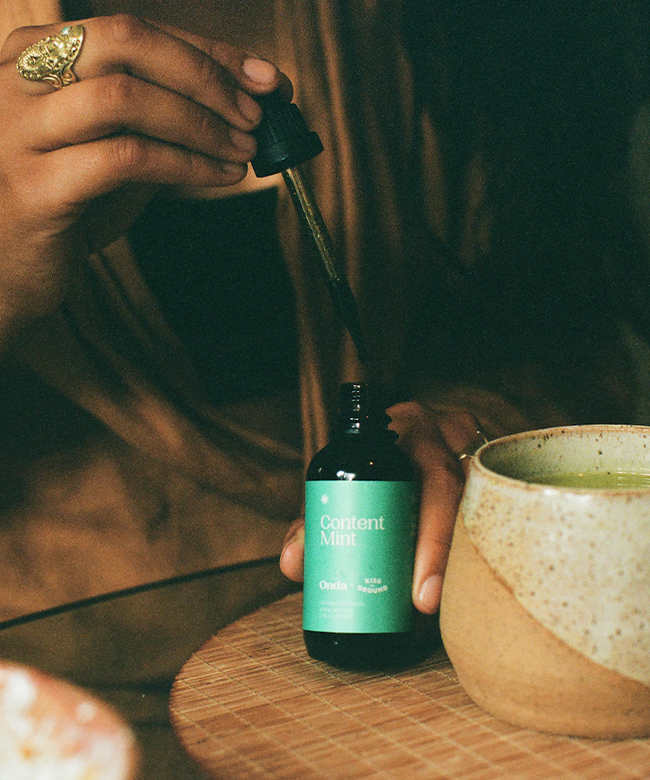 onda-wellness-content-mint-cbd-oil-product-lifestyle-image-mindful-moment-dropping-cbd-in-cup