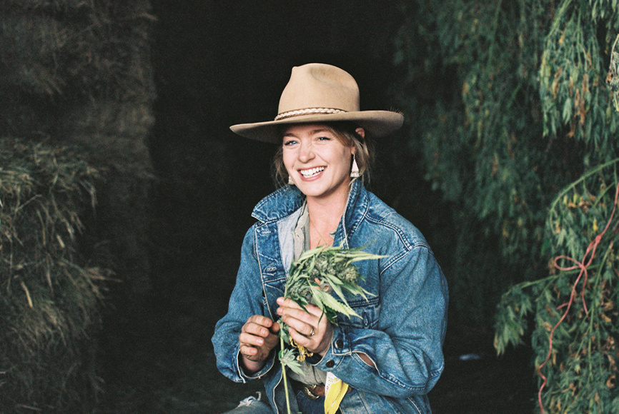 stephen-from-onda-editorial-landscape-image-hemp-farmer-woman-smiling-holding-hemp