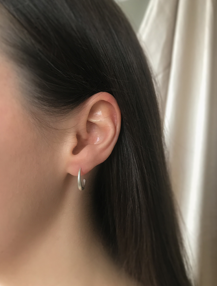 ara-the-altar-lyra-earrings-silver-product-image