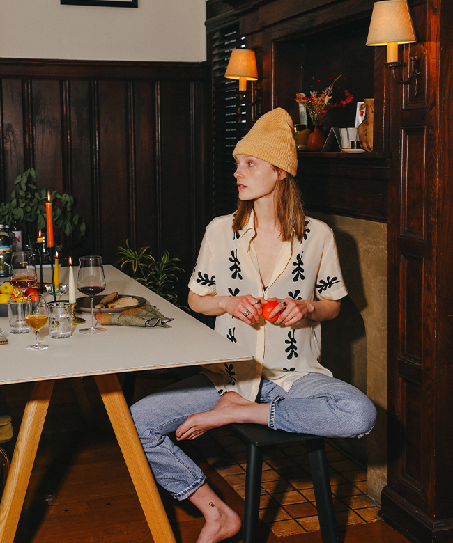 val-de-monts-climate-benifical-beanie-red-product-lifestyle-image-yellow