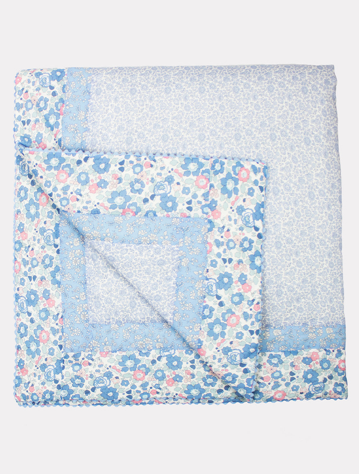 tache-de-naissance-rita-quilt-in-liberty-of-london-betsy-blue-product-image