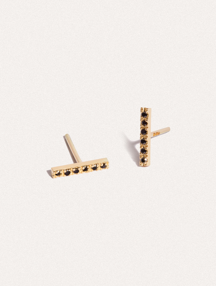 adriana-chede-fio-bar-studs-with-black-diamonds-product-image