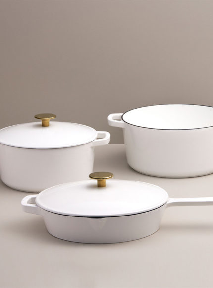 kana-5-piece-set-in-white-with-gold-product-image