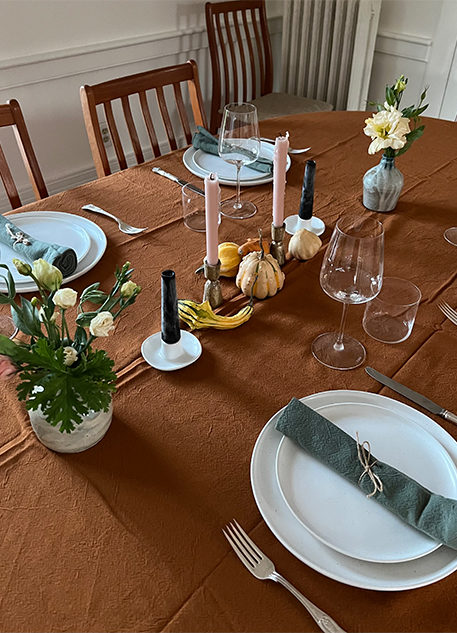 thanksgiving-tablescape-editorial-scroll-image