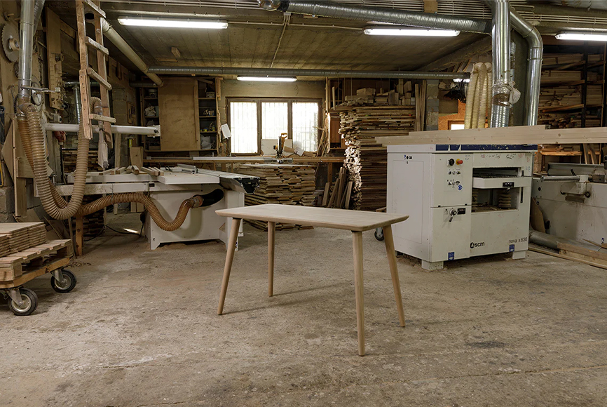 coras-oakywood-desk-office-editorial-landscape-image
