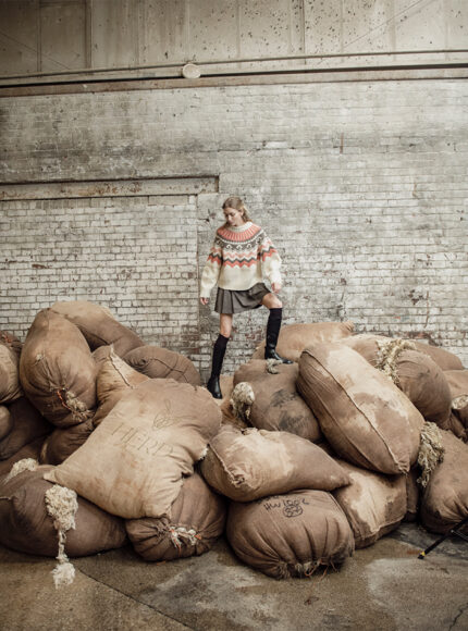 herd-knitwear-fleetwood-jumper-in-ecru-with-shrimp-and-peat-product-image