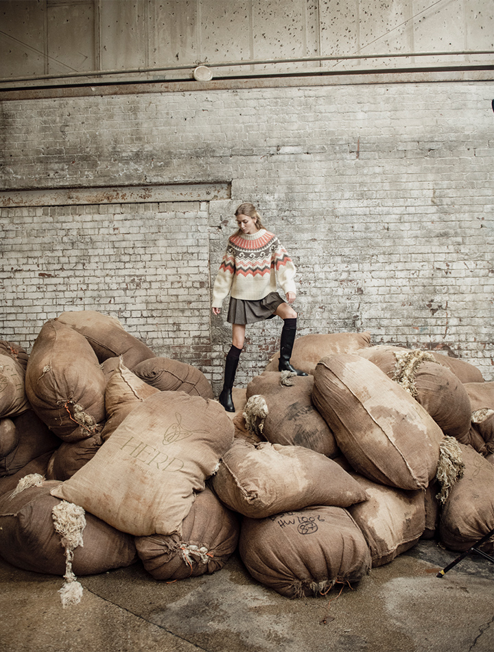 herd-knitwear-fleetwood-jumper-in-ecru-with-shrimp-and-peat-product-image