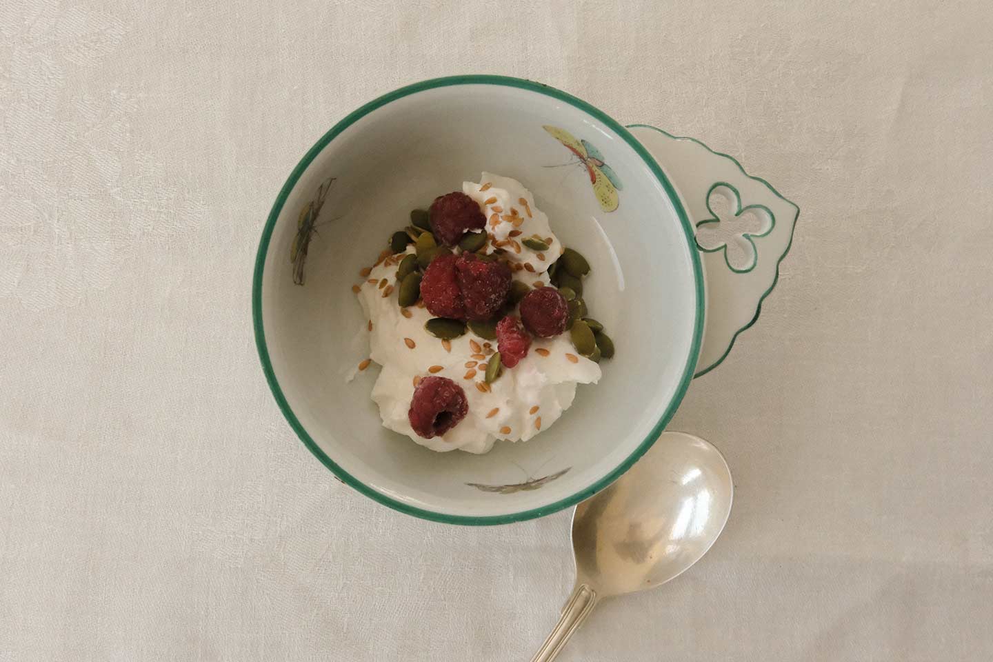 Vanilla yogurt with raspberries and pumpkin seeds