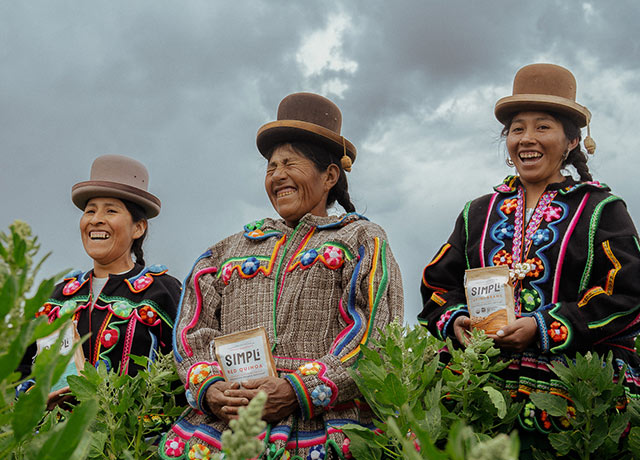 Peruvian women in a field holding bags of Simpli